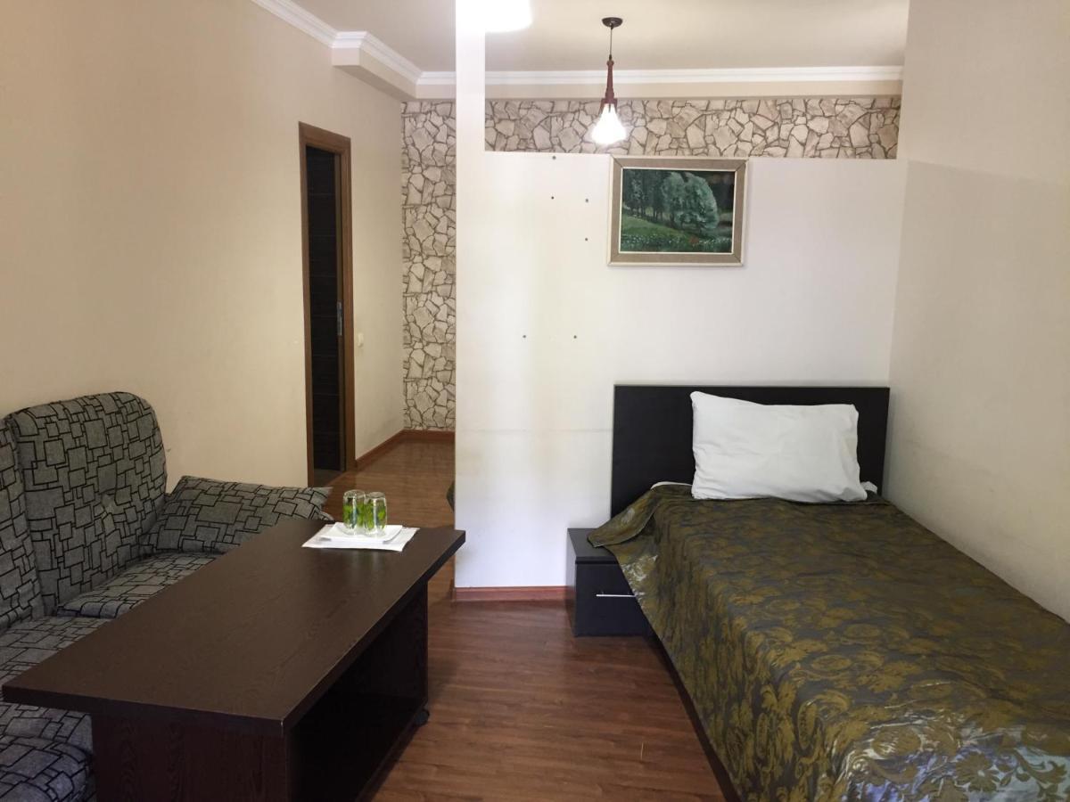 Hotel Central Jermuk Exteriör bild